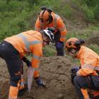 Soklis geologer i arbete. Foto: Sokli Oy