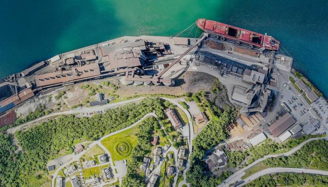 Vid sin anläggning i Tyssedal i sydvästra Norge bearbetar Eramet Titanium and Iron ilmenit till titandioxidslagg för pigmentindustrin. Fabriken producerar också högrent gjutjärn. Foto: Eramet