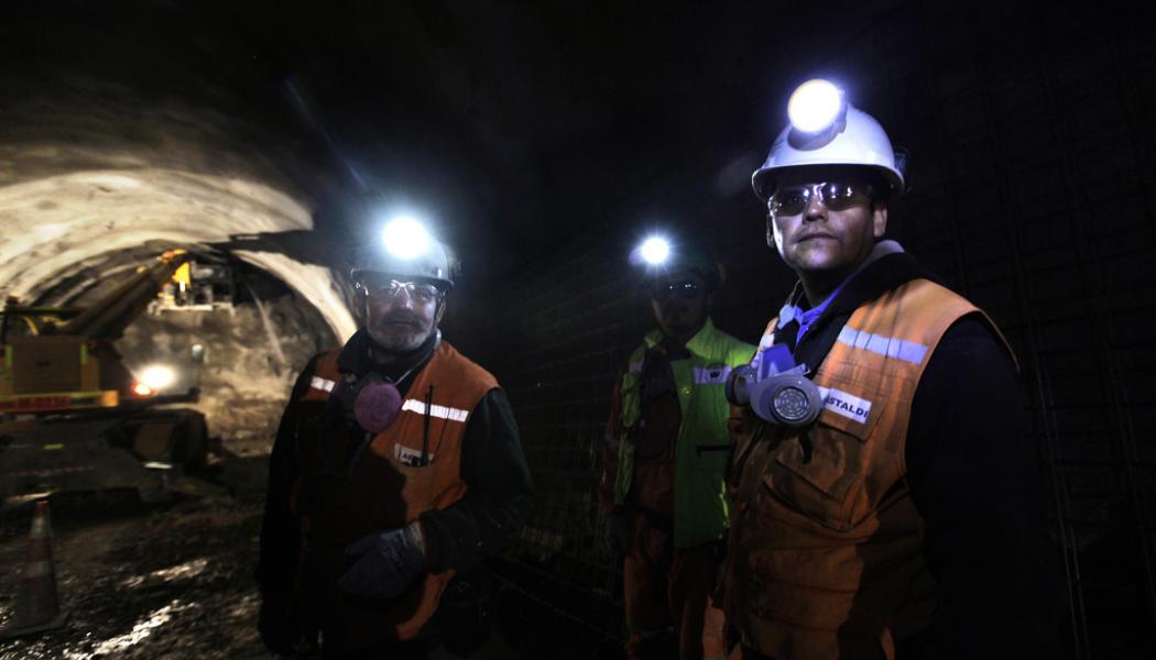 Jorge Saenz/AP/TT: Anställda vid statliga gruvbolaget Codelco i Chile. Arkivbild.