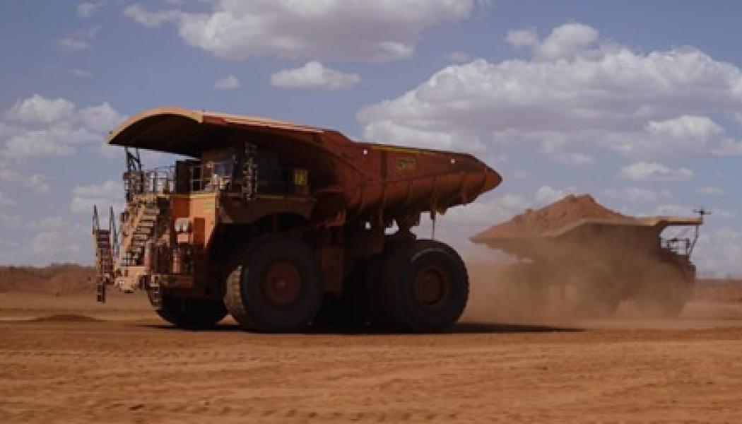 Autonoma gruvtruckar vid Hancock Iron Ores gruva Roy Hill. Foto: Epiroc