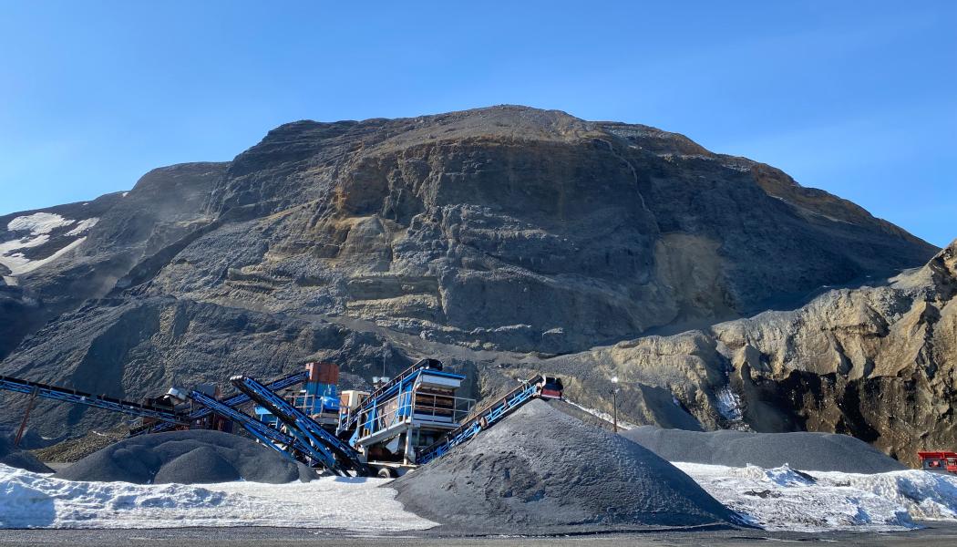 Råvaran till VPI är hyaloklastit – en snabbkyld lava från vulkanutbrott under isen, som hämtas från Heidelberg Materials täkter Litla Sandfell och Lambafell på Island. Foto: Heidelberg Materials