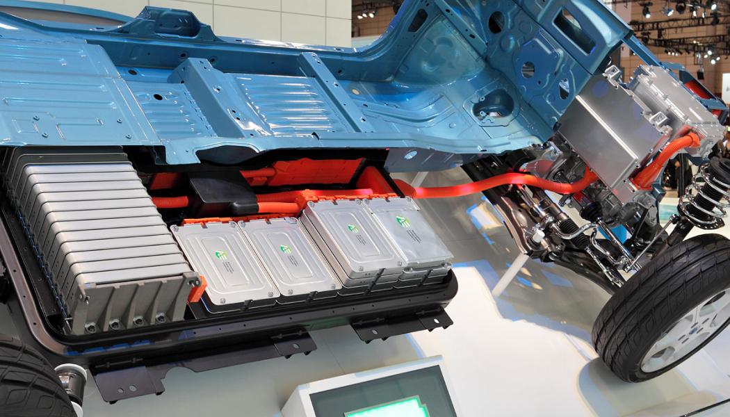 Genomskärning av Nissan Leaf visar batteriernas placering. Foto: Wikipedia Common, kredit: Tennen-Gas

