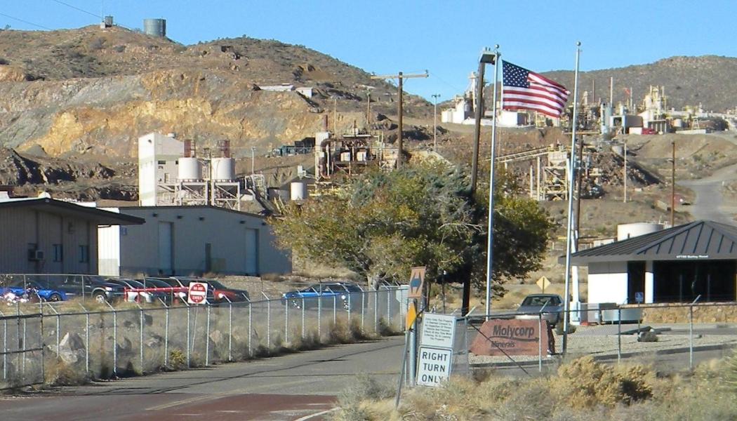 Mountain Pass är USA:s enda integrerade anläggning för tillverkning av sällsynta jordartsmetaller. Gina Rinehart, Australiens rikaste person, är nu majoritetsägare i gruvan. Foto: AlanM1/Wikimedia Commons 