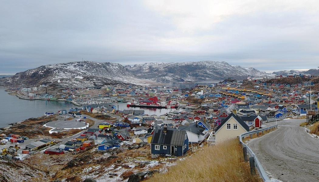 Qaqortoq. Fyndigheten ligger på Grönlands  sydspets. Foto: Kim Hansen/Wikimedia Commons