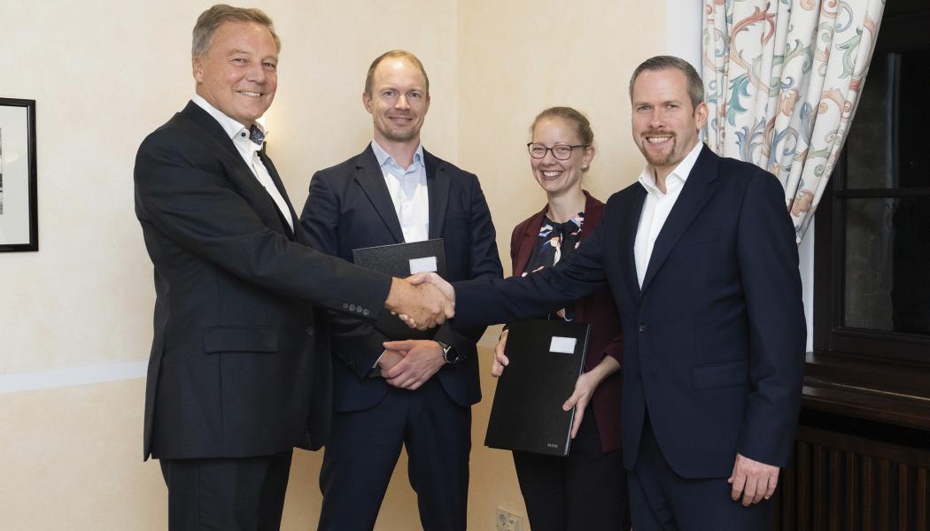 Från vänster: Mats Berneblad och Marcus Martinsson, Stena Recycling Group, Birgit Gerke och Daniel Schönfelder från BASF. Foto: BASF
