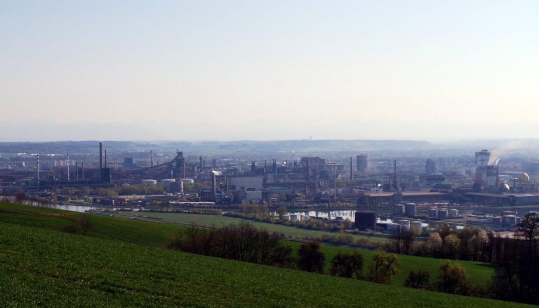 Stålverket i Linz, Österrike, där Voestalpine också har sitt huvudkontor. Foto: Christian Wirth, Wirthi/Wikimedia Commons