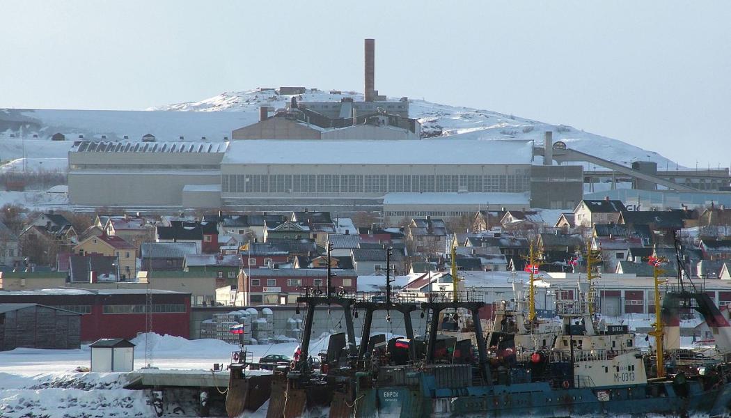 Sydvarangers anriknings- och pelletsverk i Kirkenes i Nordnorge. Foto: Clemensfranz/Wikimedia Commons