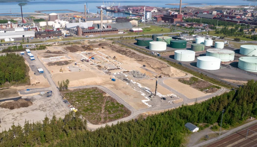 Kelibers litiumraffinaderi kommer att ligga i Karlebys industripark, nära Karlebys hamn, ett industri- och logistiknav i världsklass som är strategiskt positionerat för att försörja den växande europeiska batterisektorn. När det väl är i drift förväntas raffinaderiet producera uppskattningsvis 15 000 ton litiumhydroxidmonohydrat årligen. Foto: Keliber