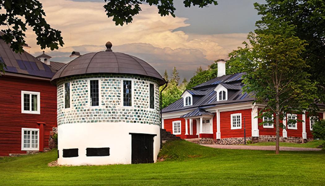 Herrgården i Engelsbergs bruk, ett av de bruk som ingående beskrivs i boken Järnbrukens historia. Foto: Birgitta Sjöstedt/Mostphotos
