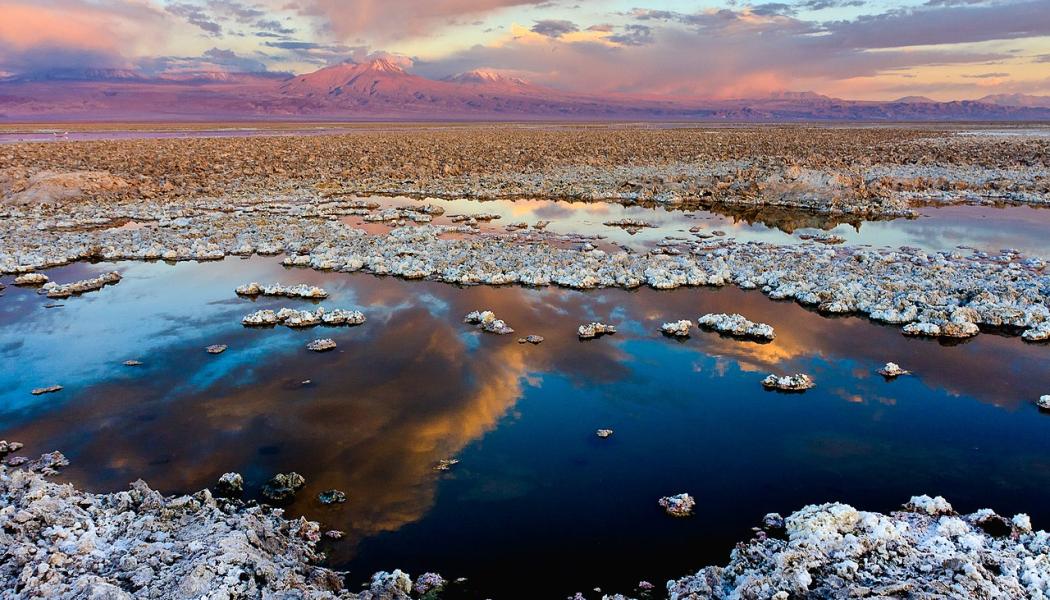 Salar de Atacama, en av världens största litiumfyndigheter. Foto: Francesco Mocellin/Wikimedia Commons