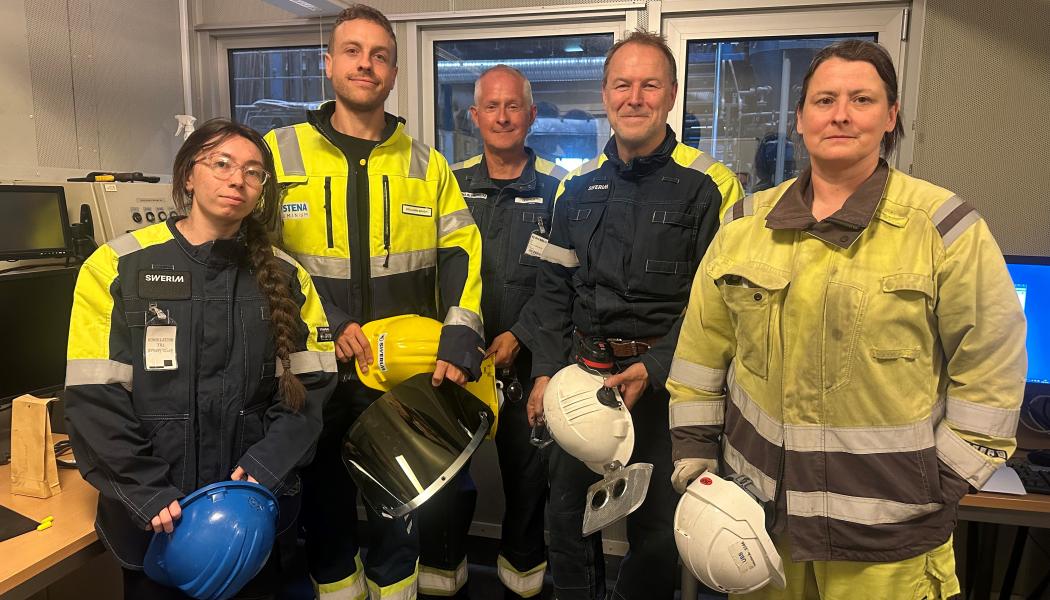 Från vänster: Gigi Nicolson, Altek Europe; Benjamin Brash och Ola Falk, Stena Aluminium; Ulf Sjöström, Swerim och Adele Forrest, Altek Europe. På bilden saknas Rob Morello, projektledare hos Altek Europe. Foto: Svemin