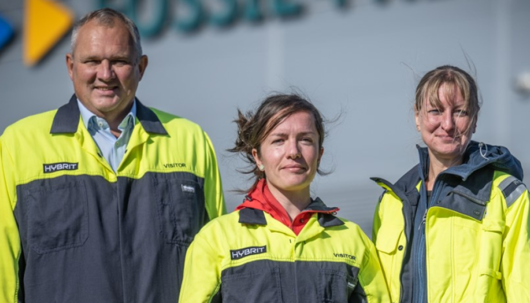 Swerim på besök hos samarbetspartnern Hybrit för visning av den nya pilotanläggningen för direktreduktion med vätgas. Från vänster: Jonas Jordberg, Nuria Fuertes, Swerim samt MarieAnheden, projektledare för pilotprojektet vätgaslagret vid Hybrit.