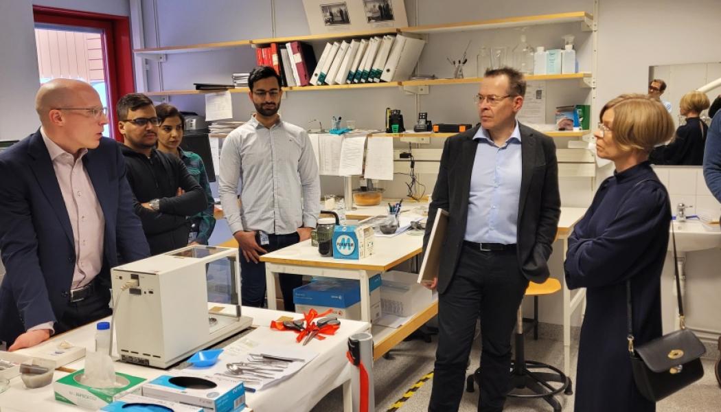 Mikroskopet är en gåva från Boliden. Foto: LTU