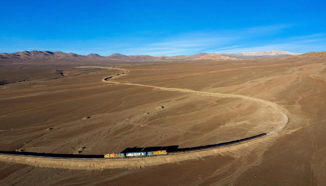 Malmtåg från Escondida till hamnen i Antofagasta. Foto: Kabelleger/David Gubler/Wikimedia Commons