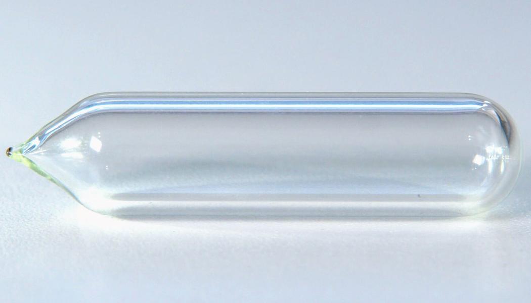 Vätgas är en färglös, transparent gas. Foto: Keresluna/Wikimedia Commons