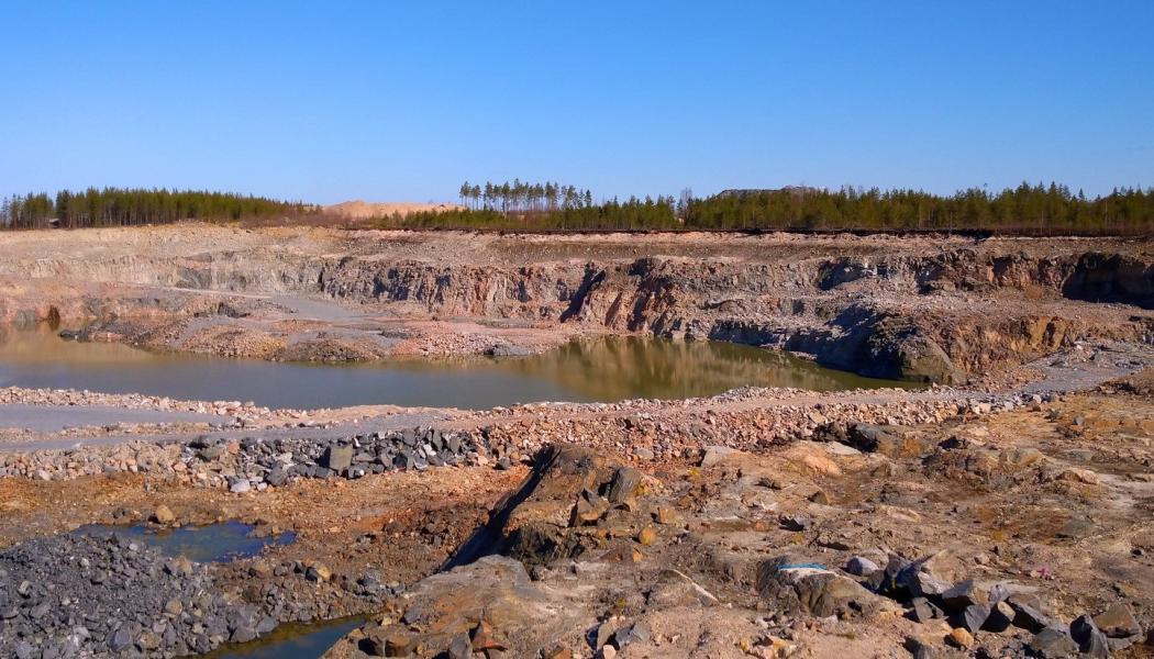 Laivakangasgruvan är en guldgruva som har etablerats i Mattilanperä i det område som tidigare tillhörde Salois kommun i Brahestad. Byggandet av gruvan inleddes våren 2010. Produktionen startade 2011 och den första guldtackan göt man den 27 december 2011. Bild: Brahestads kommun.