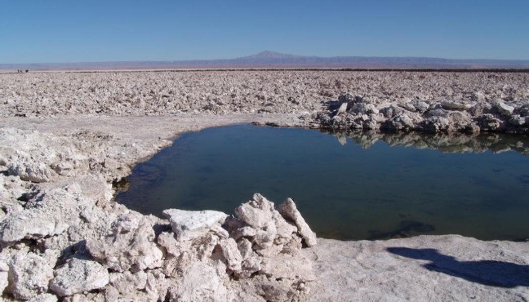 Litiumfyndigheten Salar de Atacama i Chile. Foto: Leon Petrosyan/Wikimedia Commons