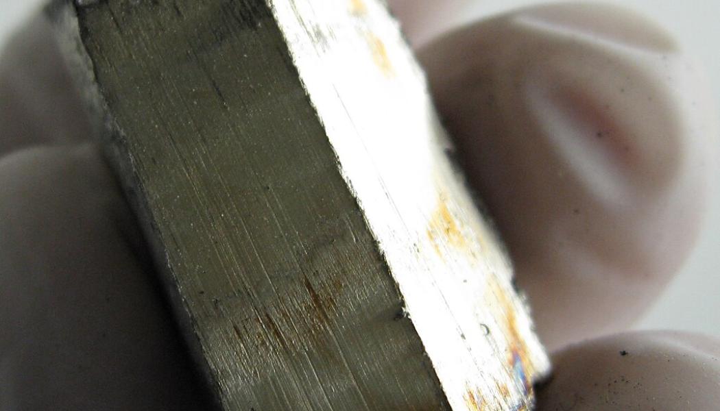 Litiumprov. Foto: Dnn87/https://commons.wikimedia.org/wiki/File:Lithiumcut.JPG/