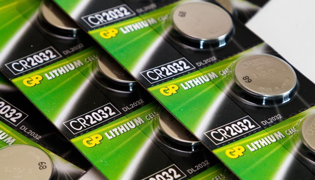 Litiumhydroxid utvinns ur varmt, salt termalvatten som pumpas upp via djupborrade brunnar. Efter att litiumet extraherats återförs vattnet i marken. Metoden marknadsförs som mindre mark- och resurskrävande än traditionell gruvdrift, men den kräver omfattande borrning och avancerad processutrustning. Foto: Creative Commons lic. Kredit: Alexei_other