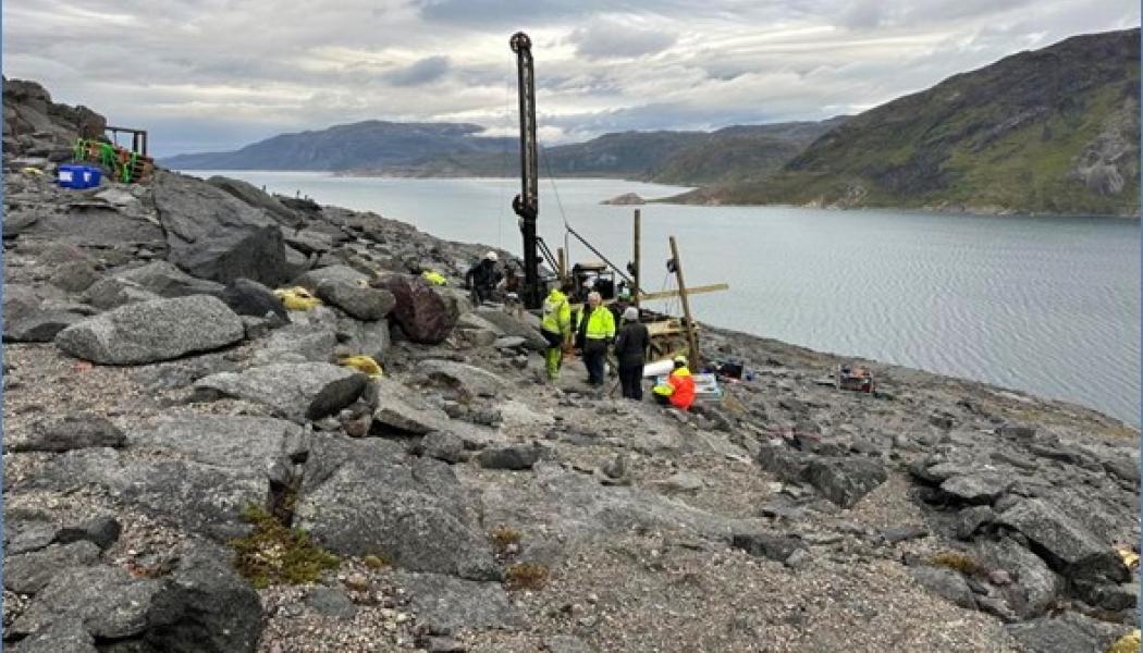 Borrning vid Tanbreez-projektet i Grönland där nya analyser visar höga halter av sällsynta jordartsmetaller. Foto: Critical Metals
