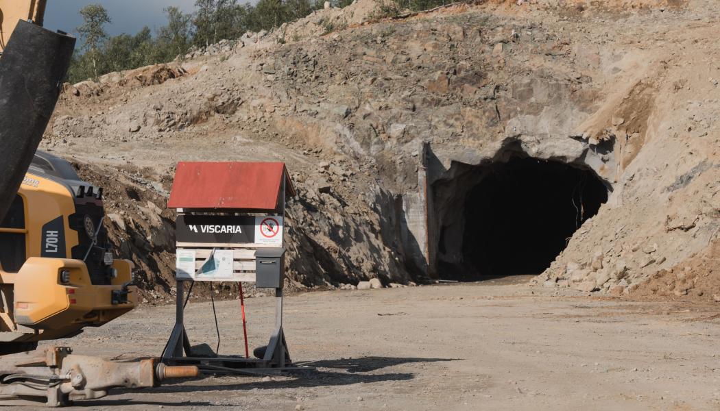 En av ingångarna till underjordsgruvan. I full drift väntas gruvan producera cirka 26 000 ton koppar per år, vilket innebär att den skulle bli den andra största koppargruvan i Sverige, efter Bolidens gruva i Aitik. Foto: Viscaria 