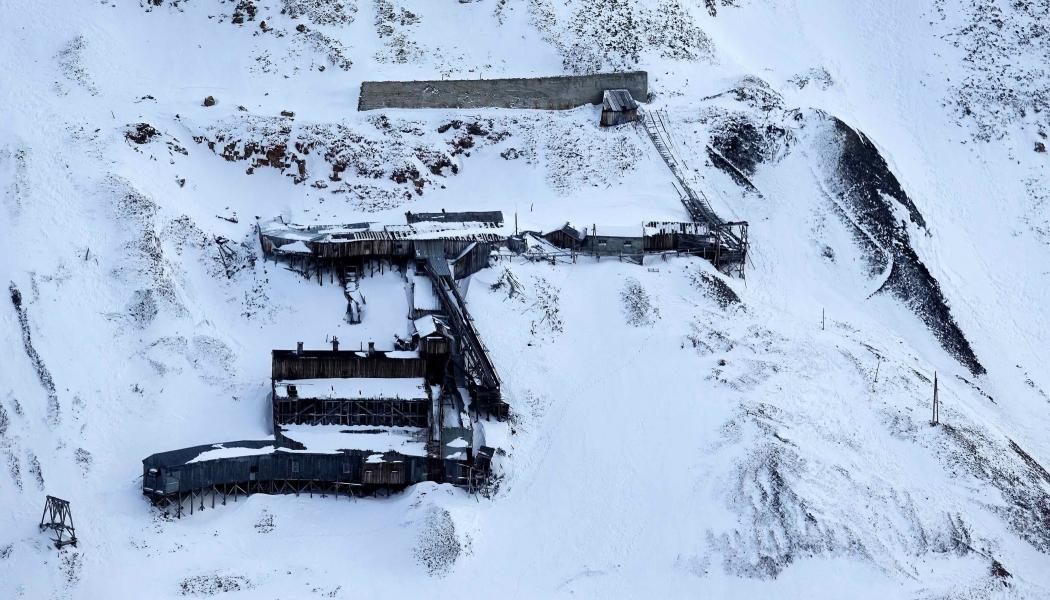 Tidigare norska kolgruvan 2 i Longyearbyen på Svalbard. Gruva 2B i Longyeardalen, den andra ingången till Gruva 2, öppnade 1937 och stängdes 1968 när det mesta av kolet hade utvunnits.  Foto: Wikipedia Commons Lic. Kredit: Bjørn Christian Tørrissen 