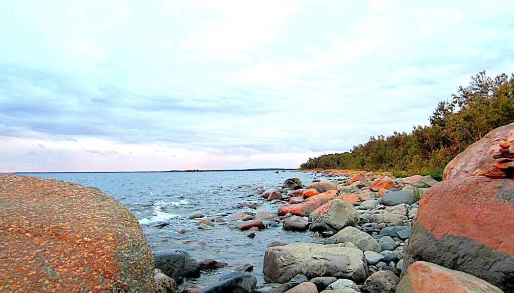 Stenig strand vid ön Ohtakari i Bottenviken. Foto: Wikipedia Common, kredit:
MiPe 