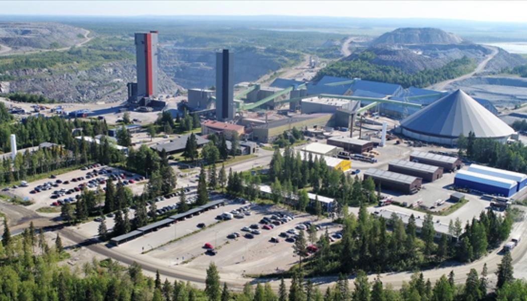 Kemi är hem till EU:s enda kromgruva. Outokumpu raffinerar krommalmen till ferrokrom vid sin anläggning i Torneå, en viktig råvara för produktionen av rostfritt stål. En investering på 280 miljoner euro 2023 möjliggjorde fördjupningen av gruvan till ett djup av en kilometer. Foto: Outokumpu