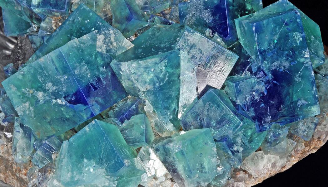 Fluorit eller flusspat är ett mineral som används som tillsats i flera olika industriella processer. Foto: Parent Géry/WIkimedia Commons