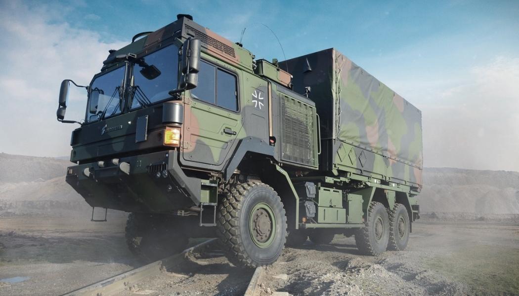 De tyska fordonen ska levereras i viktklasserna 3,5, 5 och 15 ton. De första av denna typ av UTF 5t- och 15t-fordon mottog Bundeswehr 2018, då de ersatte mycket äldre utrustning. Under de senaste sex åren, innan det senaste avtalet, har totalt 3 271 av dessa fordon levererats. Foto: Presseportal, RMMV GmbHFotograf kredit: Carl Schulze