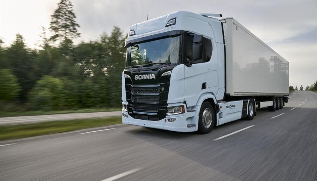 De 20 meter långa ellastbilarna tillverkas av Scania. Foto: Scania