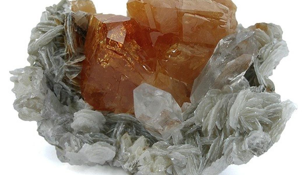 Volfram är en mycket ovanlig mineral som hittas i bland annat scheelit, uppkallat efter den svenska kemisten Carl Wilhelm Scheele. Foto: Rob Lavinsky, iRocks.com/Wikimedia Commons 