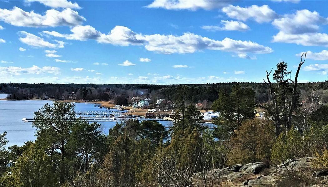 Utsikt från Ytterby gruva på Resarö, som ligger nära Vaxholm vid inloppet till Stockholm. Foto: Sinikka Halme/Wikimedia Commons
