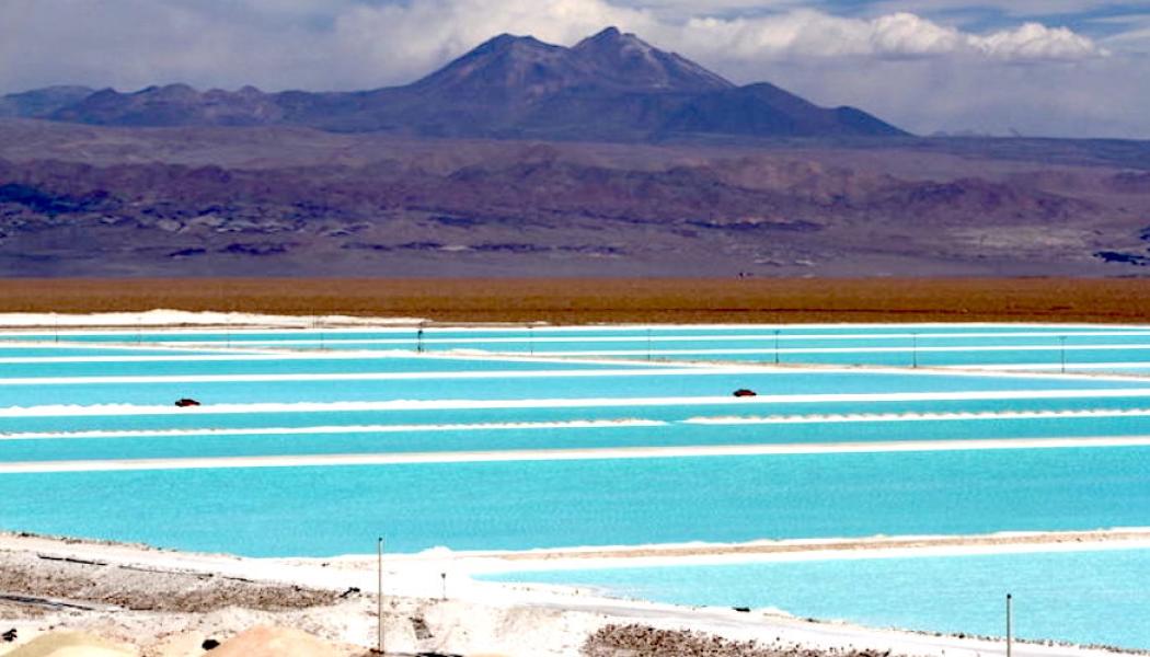 Laguner med litium i Salar de Atacama med världens högsta kända koncentrationer av litium och kalium. Foto: SQM