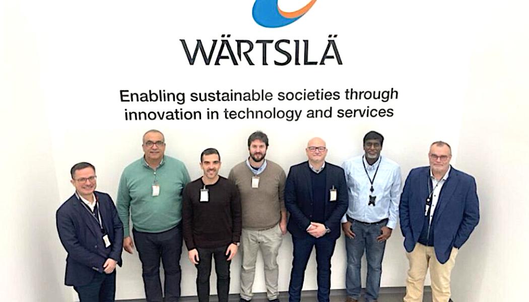 Avtalsundertecknarna från vänster till höger: Hakan Yildiz, Omar Naimi, Remi Gitsch, Pierre-Francois Simon, Cedric Fernandez, Sameer Poredi and Kaj Nordman. Foto kredit: APS