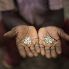 Felipe Dana AP/TT: Ryska miljardintäkter från diamantgruvor har blivit en het fråga inför nästa sanktionspaket från EU. Arkivbild
