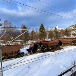 Jørn Ove Aspenes/NTB/TT: Ett av LKAB:s malmtåg har spårat ur i närheten av stationen i Narvik.