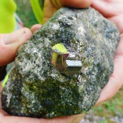 Drömfynd för en mineraljägare - koboltmalm. Bilden från Storgruvan i Koppartorp. Foto: Edine Bakker/SGU