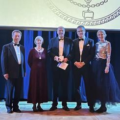  Medaljutdelning på Jernkontorets 275 årsjubileum. Från vänster Martin Pei, teknisk direktör SSAB, Rachel Pettersson, forskningschef Jernkontoret, Göran Björkman, vd och koncernchef Alleima, Martin Lindqvist, vd och koncernchef SSAB och Annika Roos, vd Jernkontoret. Foto: Kristina Grewin, Jernkontoret