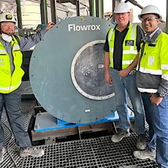 Slangpumpar av den här typen är inte en universallösning för alla gruvmiljöer, men tekniken används ofta där sediment, kalkslam eller järnmalmspasta sliter ned metallkomponenter på kort tid. I flera svenska anläggningar, bland annat vid LKAB i Svappavaara, används liknande system för att flytta slurry i pelletiseringsprocesser. Foto: Valmet