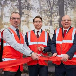 På bilden: Peter Lindelöv, Global Operations Manager, BU Heating Systems Kanthal, Scott Lawson, Production Unit Manager, Perth Kanthal, Robert Stål, President Kanthal, Simon Lile, President of Business Unit Heating Systems, Kanthal och Yvonne Edenholm, Press and Media Relations Manager, Kanthal och Alleima Foto: Fraser Band