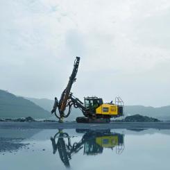 Den nya generationen PowerROC T45 är utrustad med ett Epiroc-utvecklat styrsystem, vilket hjälper till att minska bränsleförbrukningen. Foto: Epiroc