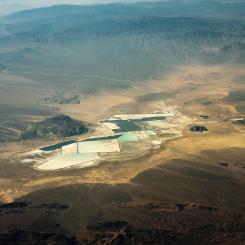 Litiumanläggning i Nevada, USA. Foto: formulanone - Albemarle Corporation Lithium Operation at Silver Peak/Wikimedia Commons