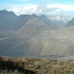 Grasberg-gruvan i Indonesien är ett av världens djupaste dagbrott. Foto: Alfindra Primaldhi/Wikimedia Commons