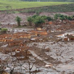 By som ödelagts av lermassor. Foto: Senado Federal - Bento Rodrigues, Mariana, Minas Gerais/Wikimedia Commons