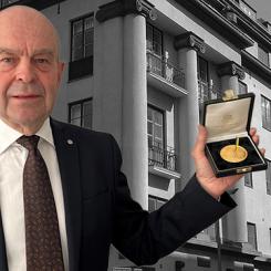 Bo-Erik Pers, tidigare vd på Jernkontoret, har tilldelats brukssocietetens finaste belöningstecken, Jernkontorets stora medalj i guld, till förtjänta personer inom den svenska bergshanteringen. Foto: Jernkontoret