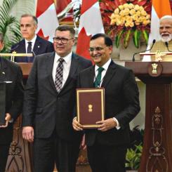 Avtalet om uranleveranser undertecknades i samband med ett statsbesök där Kanadas premiärminister Mark Carney träffade Indiens premiärminister Narendra Modi i Mumbai och New Delhi.  Kanada tillhör världens största producenter av uran. Indien är en av de snabbast växande kärnkraftsmarknaderna och planerar en kraftig ökning av sin installerade effekt under de kommande decennierna. Foto: @PremierScottMoe/X)