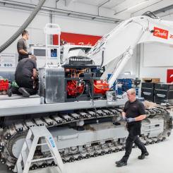 För projektet användes en bandgrävmaskin av modellen Develon DX300LC-7. Foto: Danfoss