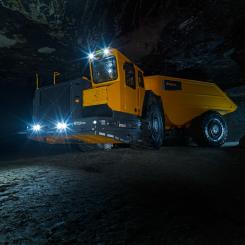 Epirocs Minetruck MT65 S har en lastkapacitet på 65 ton och är en av världens största underjordsgruvtruckar. Foto: Epiroc