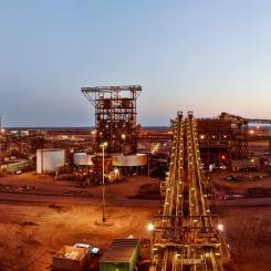 Bearbetningsanläggning i Australien. Foto: Fortescue Metals Group - http://www.fmgl.com.au/in-the-news/media-gallery/images/default-source/media-gallery/ore-processing-facility-christmas-creek?itemIndex=13